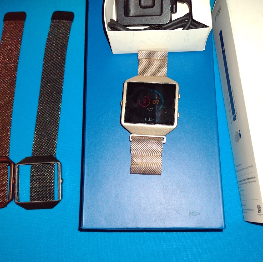 Fitbit Blaze with 4 metal bands great perfect working condition.